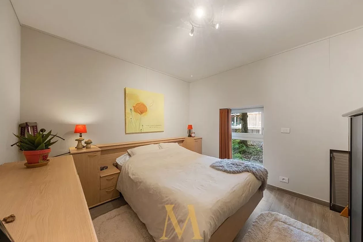 11 3746004448000000873