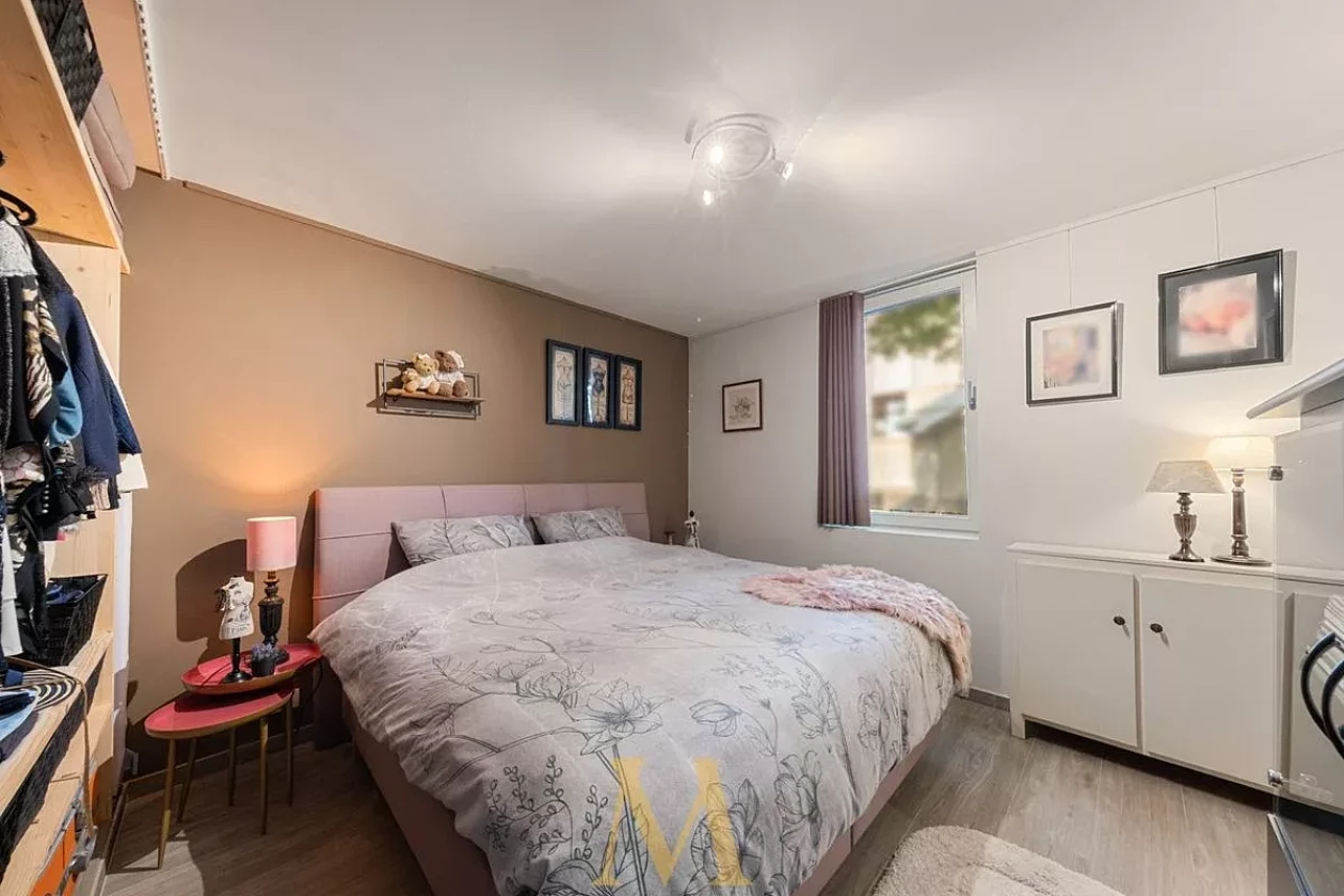 103746004448000000854