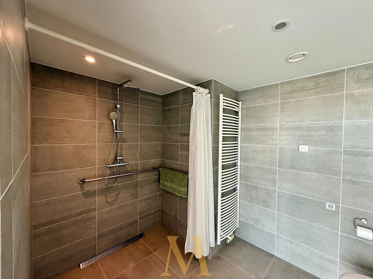 12 f033b7d667f71eb2feb770ec7a7a324570f2d95330daf6b437aafe33546b8447