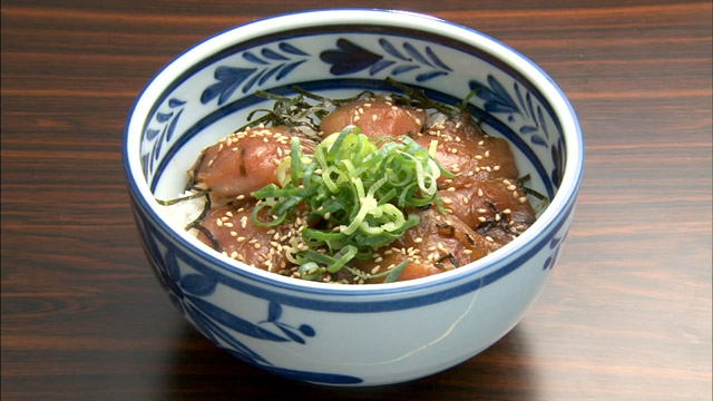 まぐろ漬丼(みそ汁付き)600円