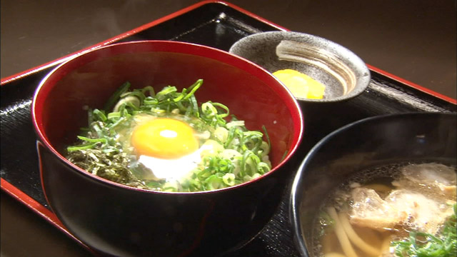 B定食(かすうどん+卵かけご飯)650円