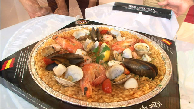 たっぷり魚介のシーフードパエリアMサイズ2500円