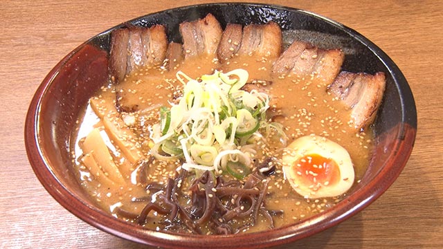 焙煎ごまみそ炙りとろ豚チャーシュー麺 1100円(税込)