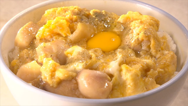 名代親子丼900円※ランチのみ正午～午後2時まで1日限定80食