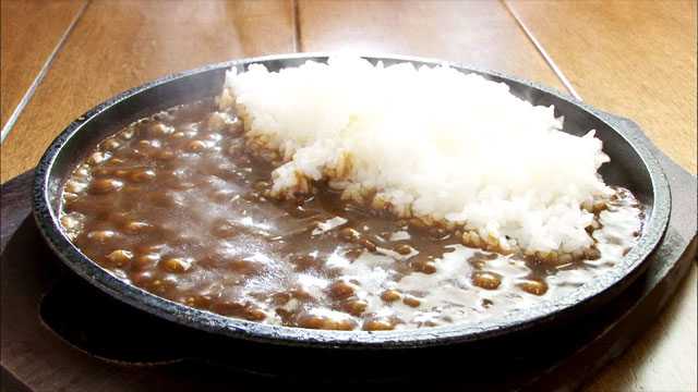 鉄板やみつきカレー500円※1ドリンク付き