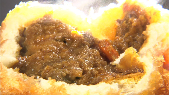 炭火焼たむらのお肉が入ったカレーパン1個220円