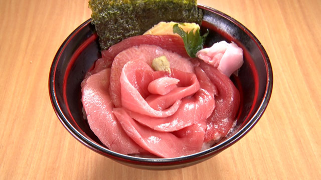 生本マグロ丼 980円※