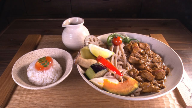 揚げ野菜かしわキーマうどん 1540円（税込）