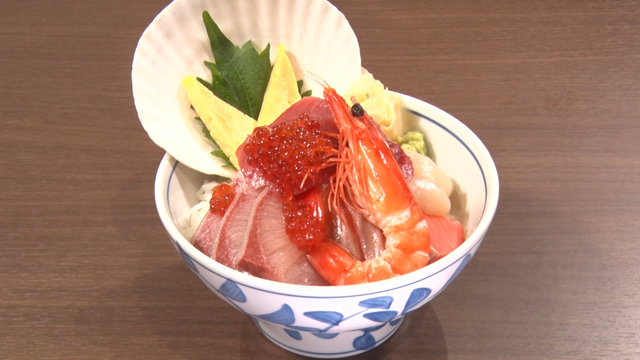 なかよ海鮮丼1628円(税込み)