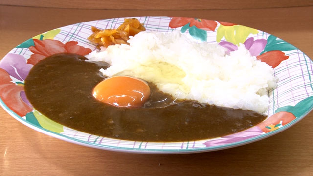 カレーライス 生たまご付 600円