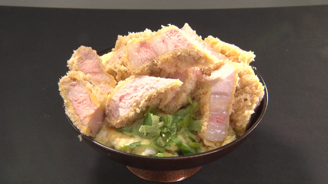 黒トリュフ厚切りロースカツ丼1100円(税込み)