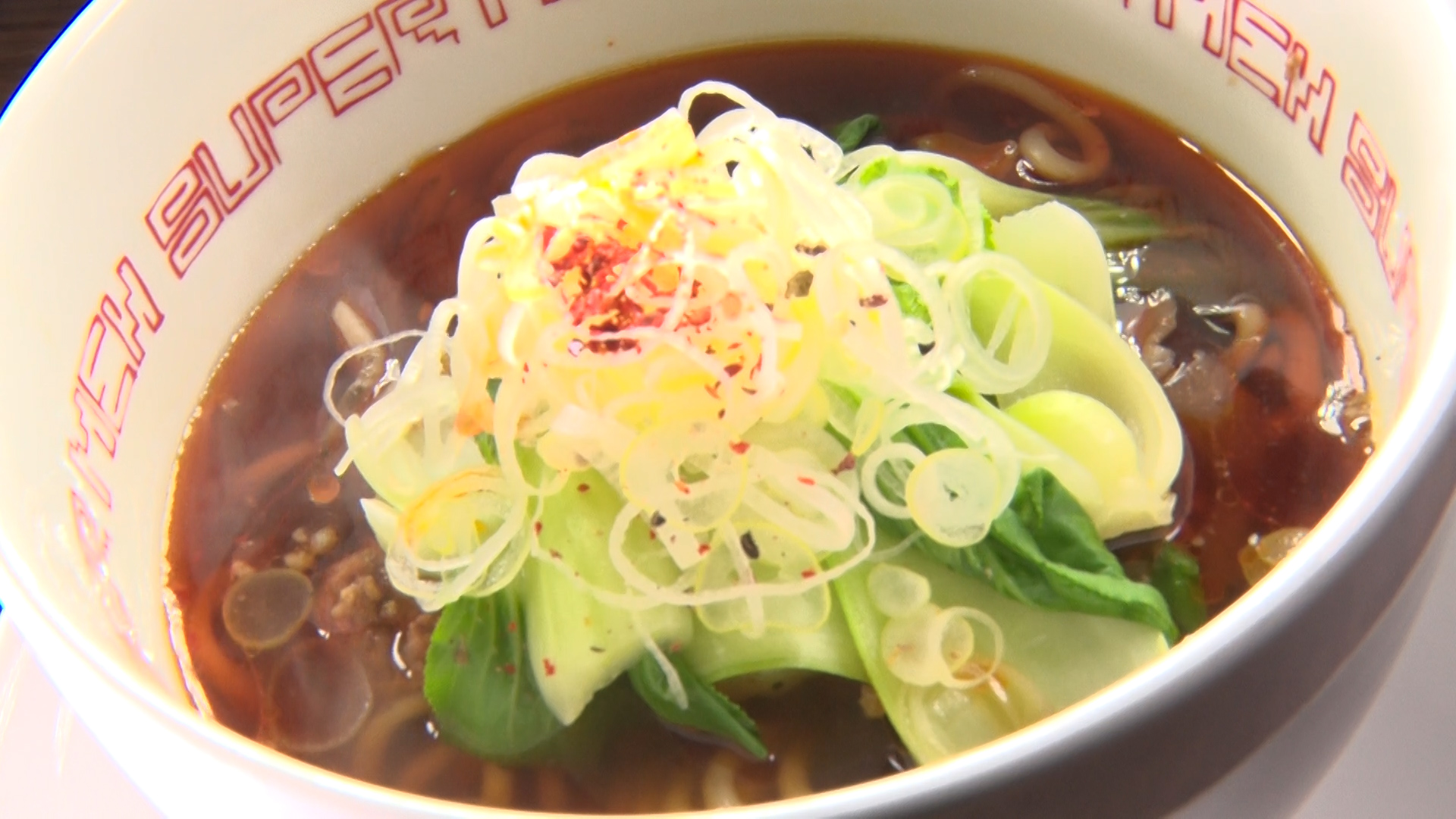 酸辣たんたん麺 825円(税込)