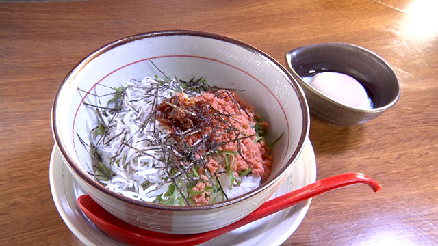 シラスとサケのXO醤丼+温泉たまご 1199円