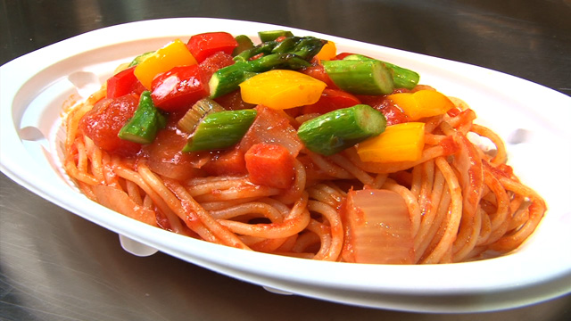 彩りトマトソースパスタ680円