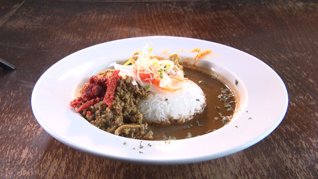 日替わりカレーあいがけ 930円（税込）※画像は中之島洋館店のものです