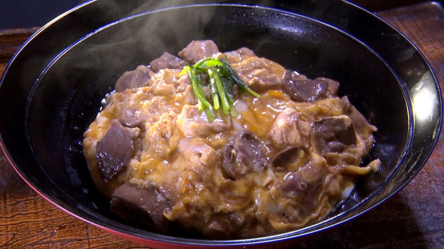 地鶏親子丼のもつ入り 1350円