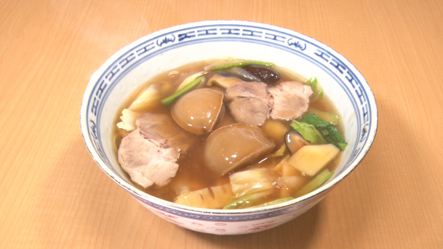 鮑入りラーメン1300円(税込み)