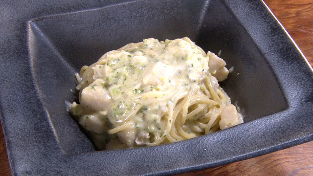 勝浦さんのまかないパスタ「ホタテのレモンクリームパスタ」