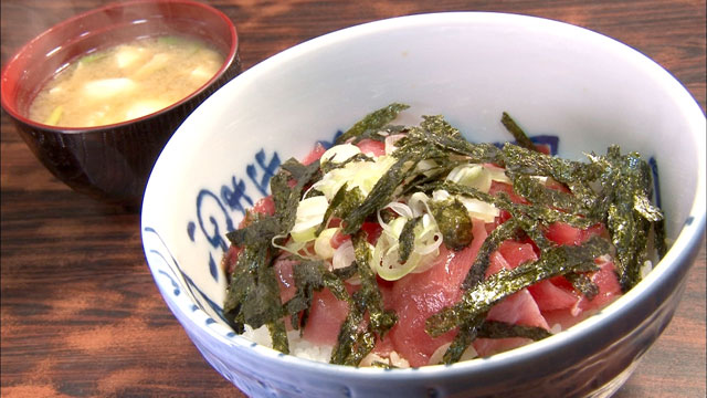 まぐろ丼汁玉つき 700円