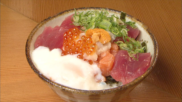 海鮮丼(並)900円 