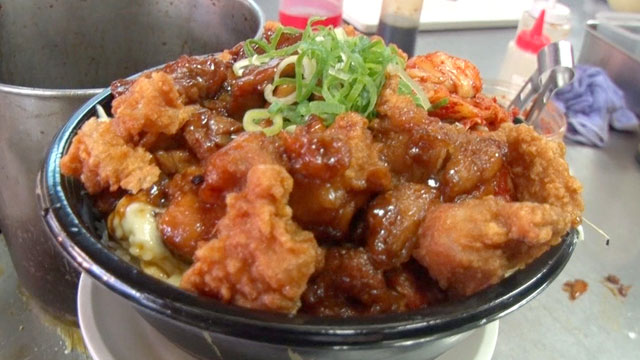 デラ丼大・大（ごはん・おかず大盛り）800円