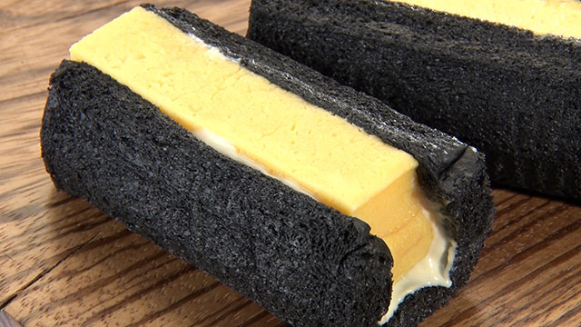 竹炭パンの玉子サンド 324円