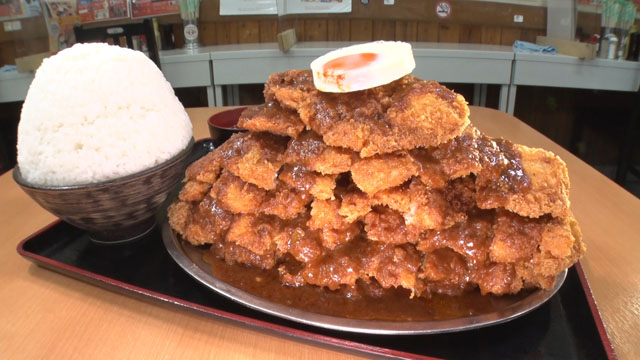 富士山チキンカツマンガ盛り定食1270円(税込み)