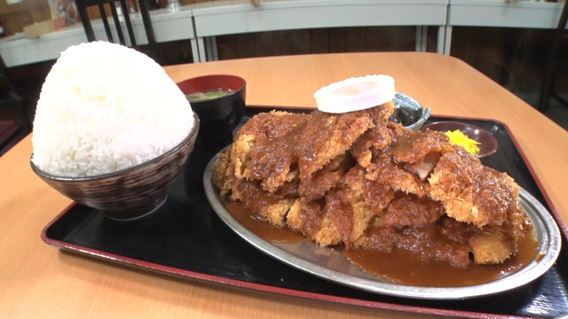 天保山チキンカツマンガ盛り定食1270円(税込み)