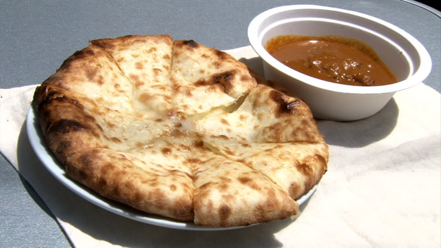 チキンカレーとチーズナンセット800円