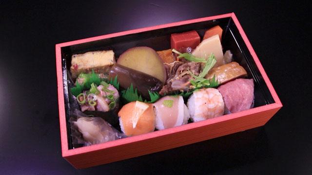 松阪牛入りミニ手まり寿司弁当 1620円