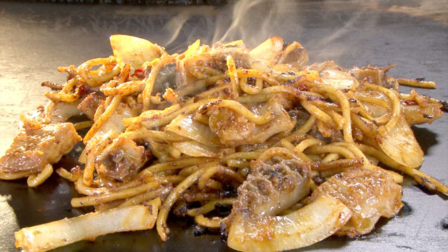 ピリ辛ホルモン焼きそば 700円