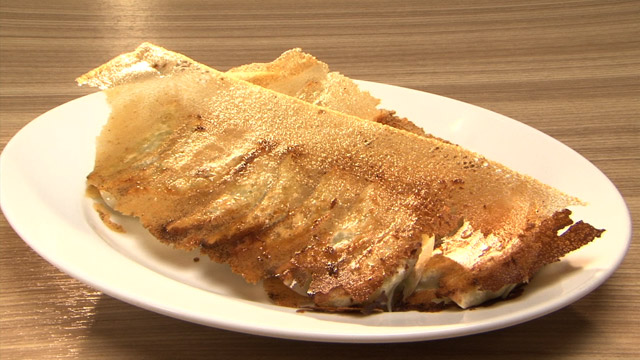 羽付き焼餃子8個・280円