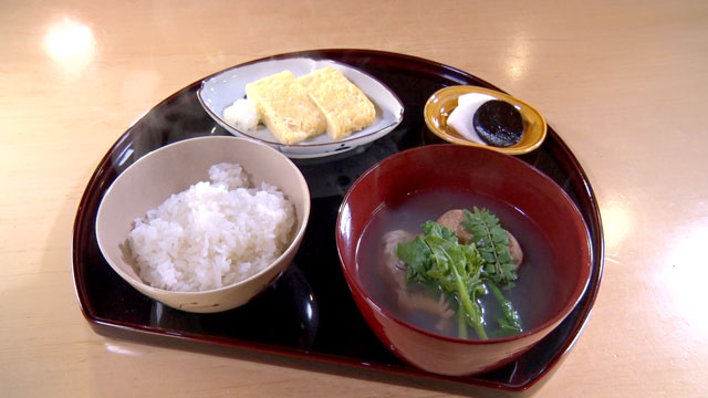 高畑流ふわふわだし巻き定食「吸い物」