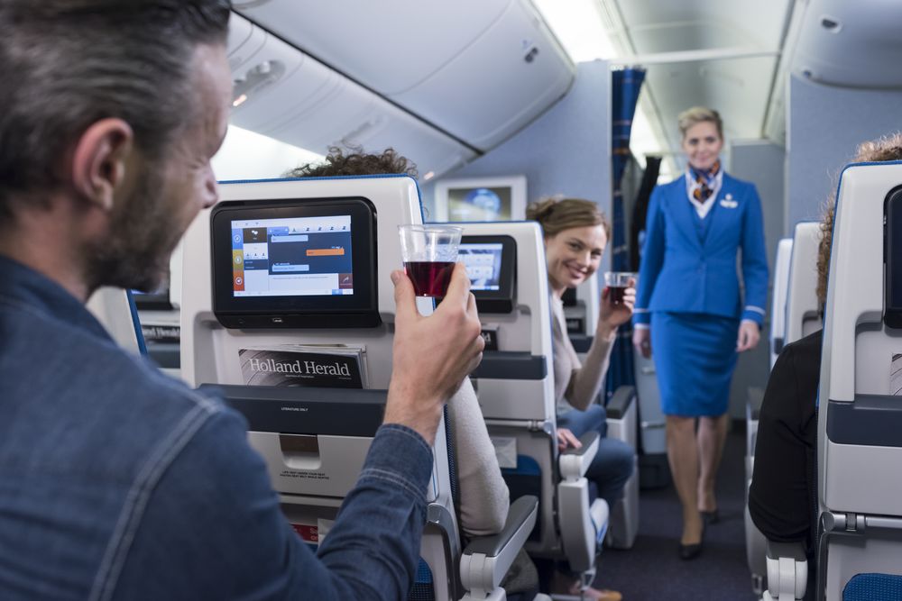 What Happens to Your Body When You Drink Alcohol on a Plane?