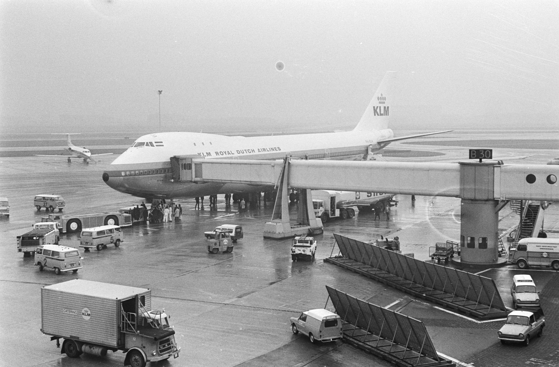 Arrival_of_first_KLM_Boeing_747_at_Schiphol_