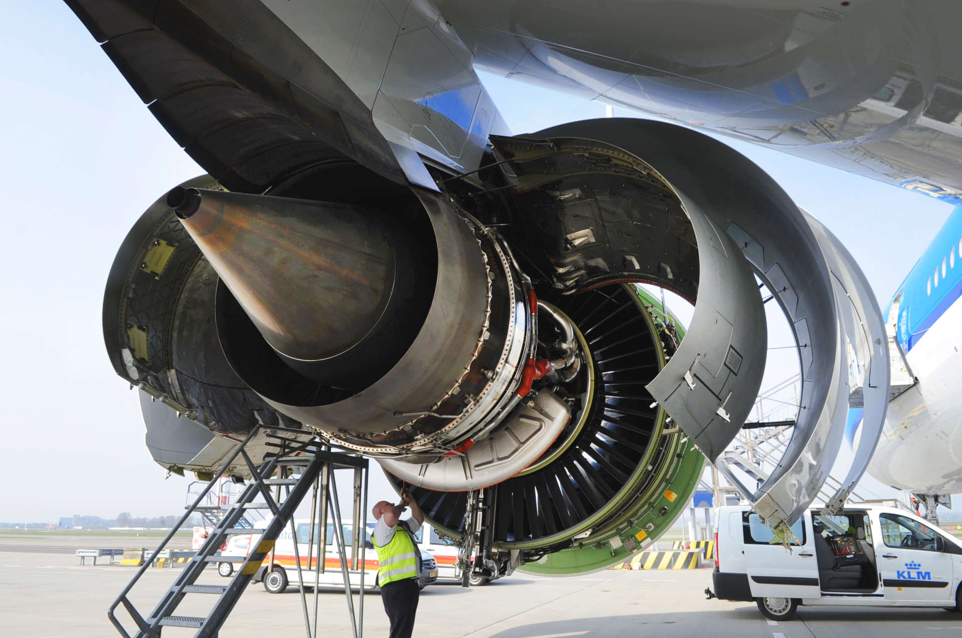 Jet Engines Are Hot (In At Least 4 Ways)! - KLM Blog