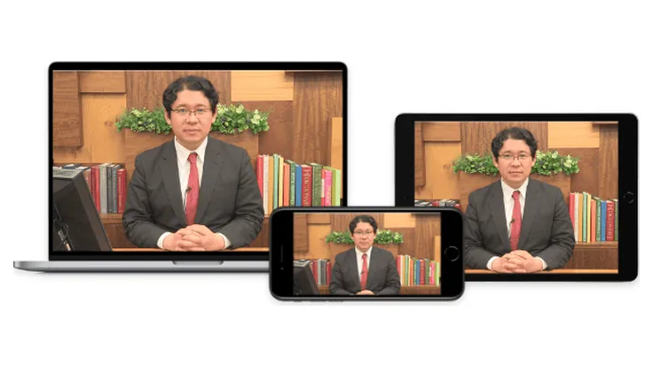 パソコン・タブレット・スマートフォンに同じ講義動画を表示した3台の端末