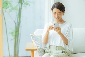 スマートフォンでManaBunの質問フォームを使う受講生