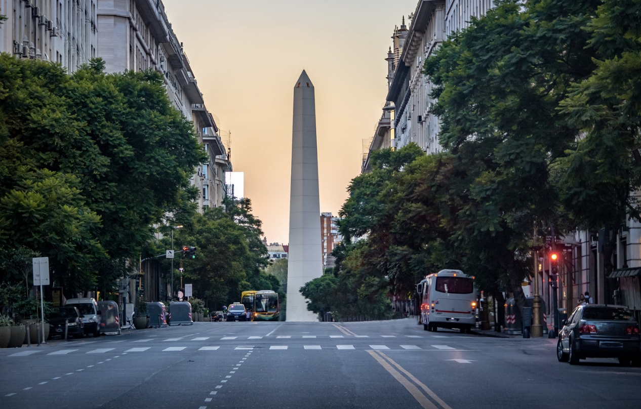 Cover Image for Sin reservas en dólares, ¿de dónde obtendrá Milei los dólares necesarios para dolarizar la economía de Argentina?