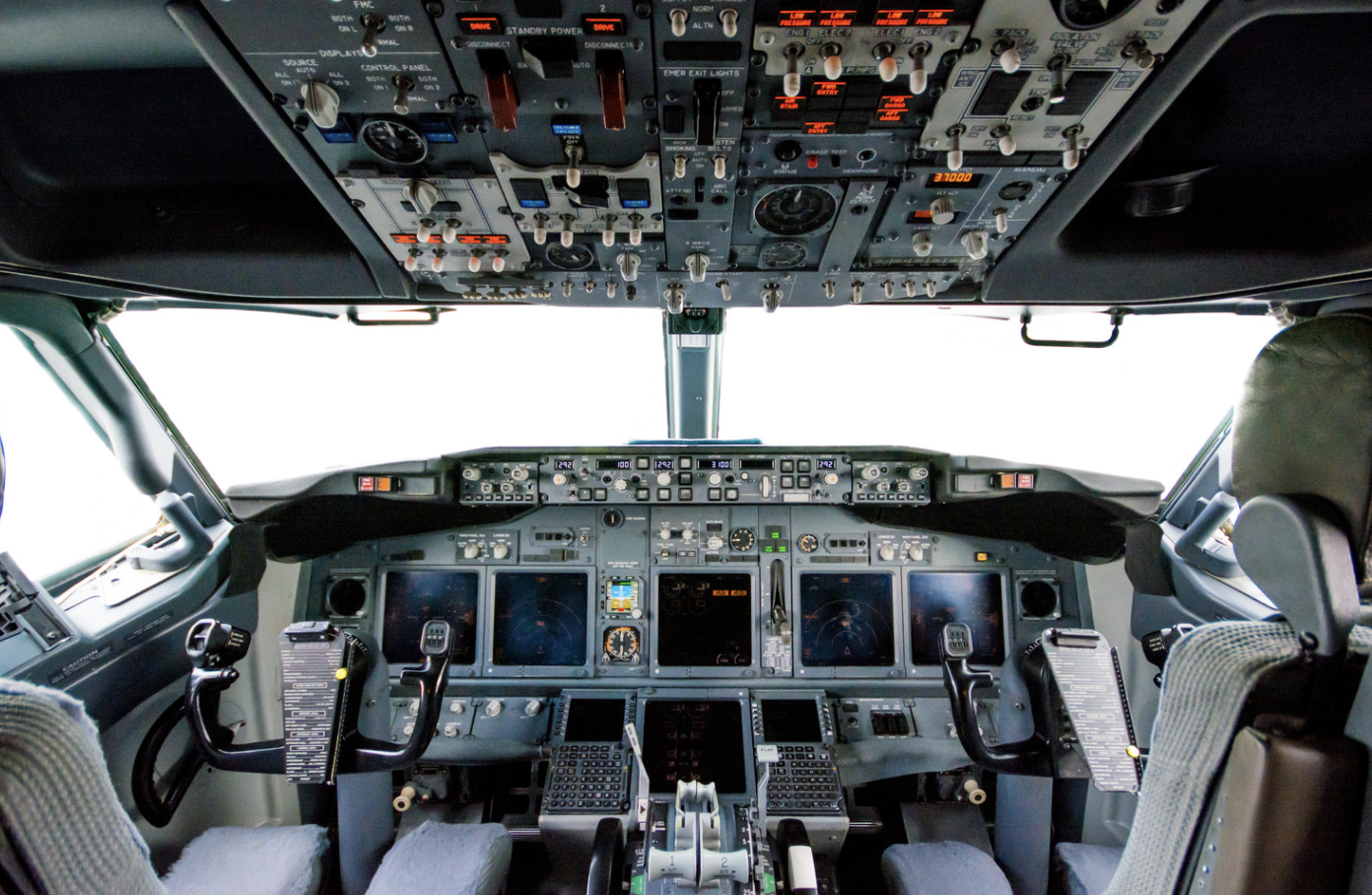 Cover Image for El increíble vuelo del Boeing 737 Max 9: Asientos vacíos y un teléfono que desafía a la física