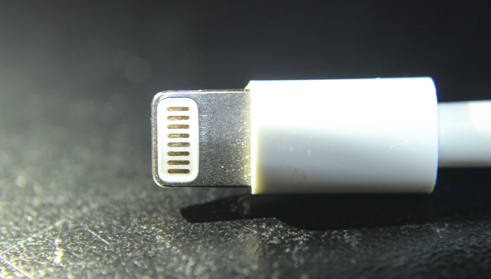 Cover Image for Adiós al conector Lightning: Apple se une al USB-C en iOS 15, ¿marcará la diferencia este cambio?