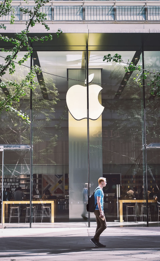 Cover Image for Manzana bajo ataque: ¿El fin de una era de dominio tecnológico?