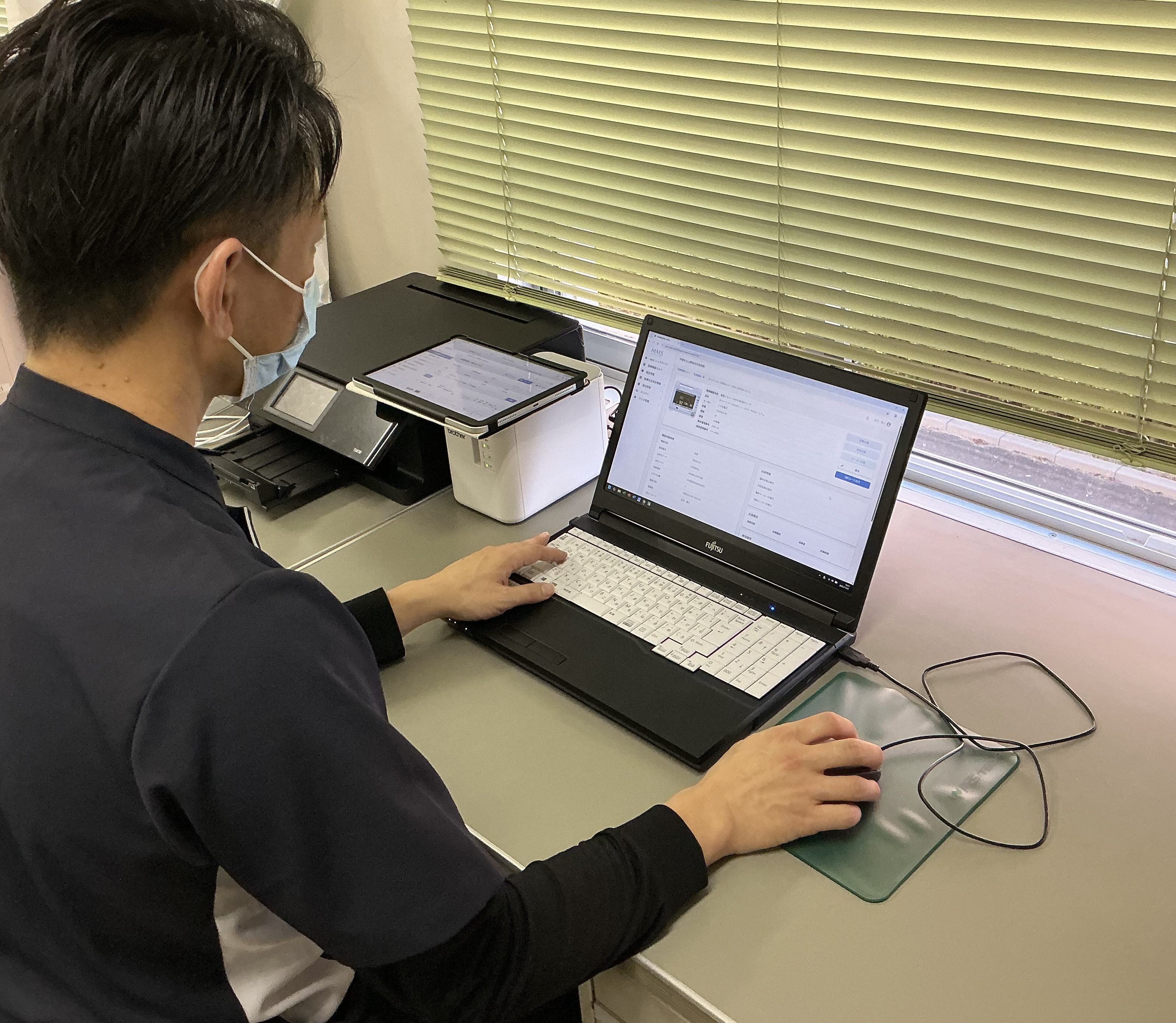 PCでMMSを操作する友村様