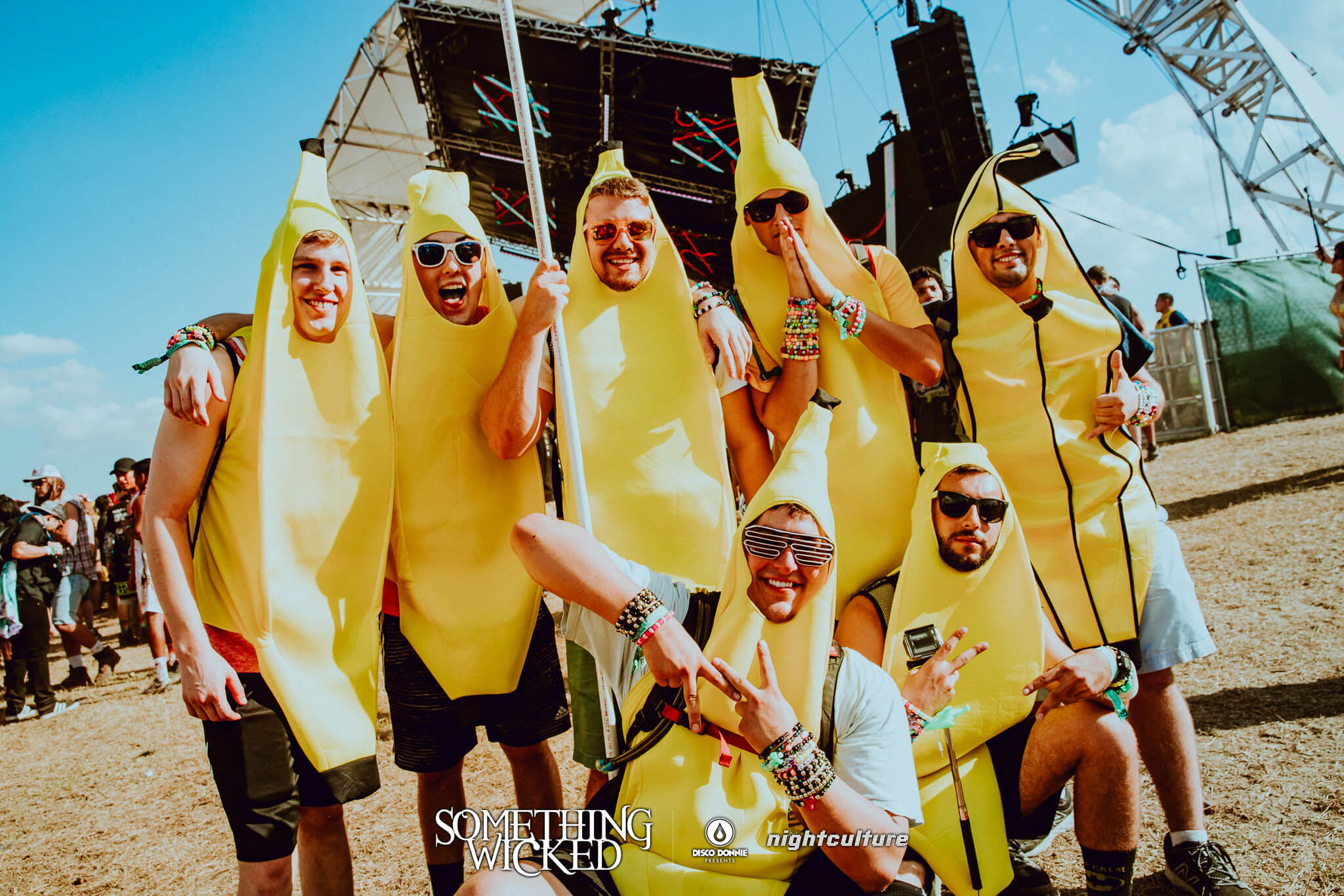 gang of banana fans