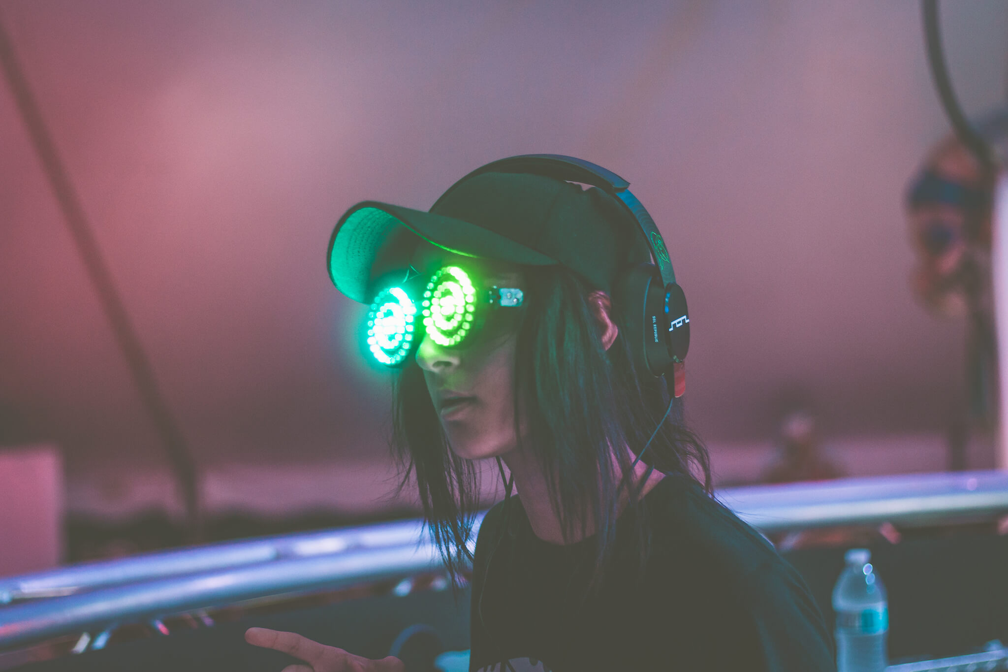 Rezz edge. Rezz канадский диджей. Rezz Art. Дабстеп девушки. Дабстеп голова.