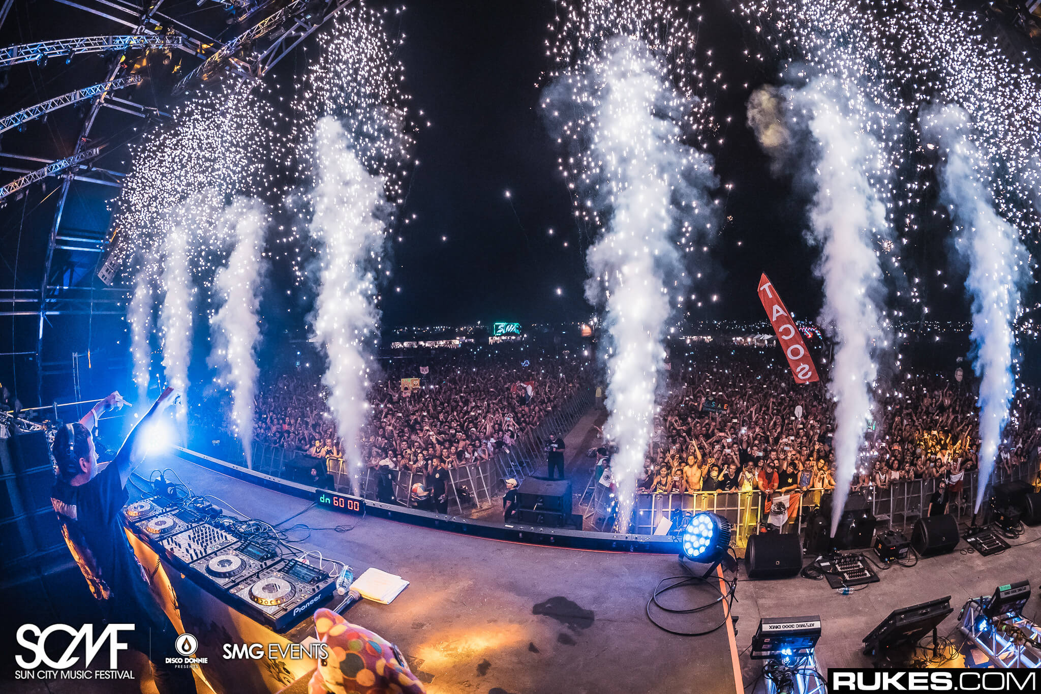 tacos totem with kaskade on main stage