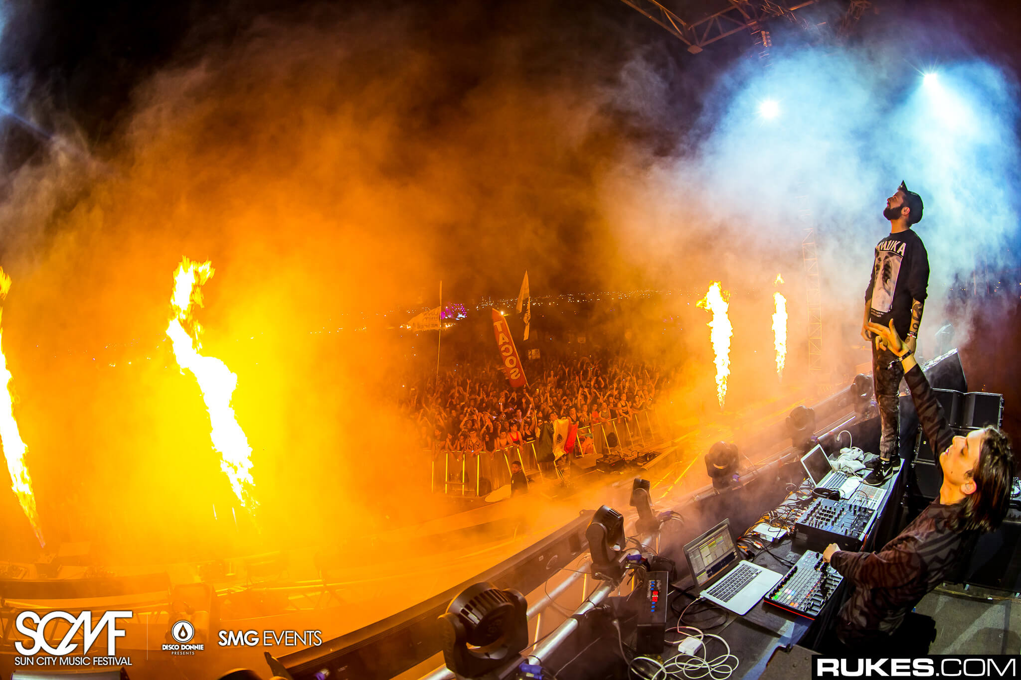 tacos totem with zeds dead on stage