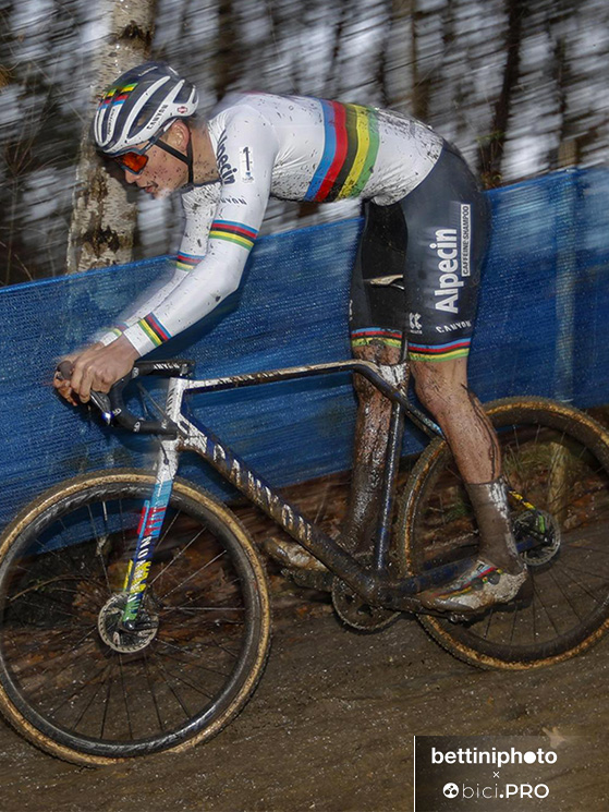 Mathieu Van der Poel, posizione in discesa 2020