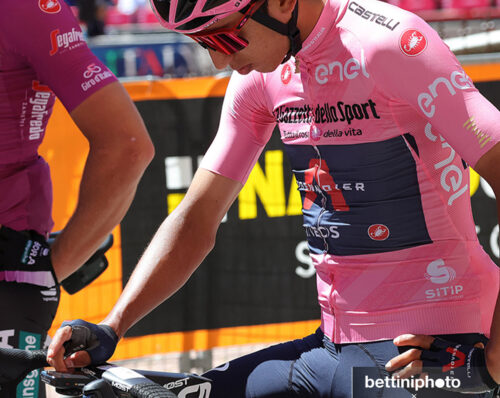 Egan Bernal maglia rosa Giro 2021