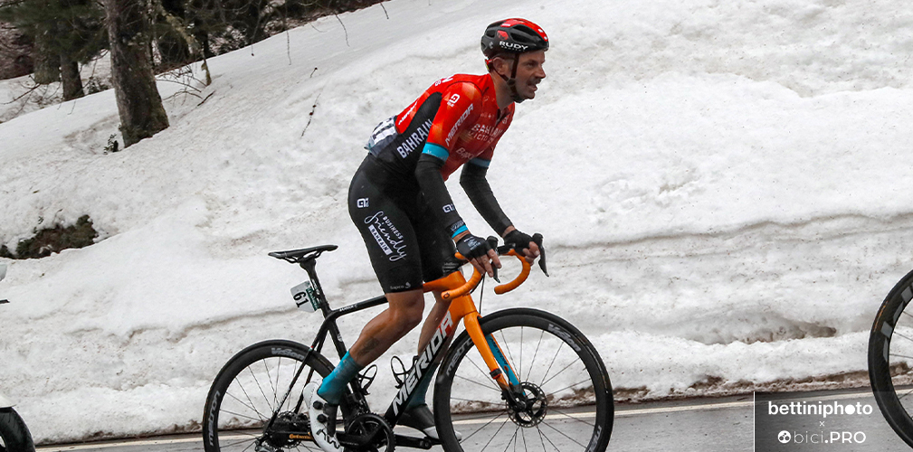 Damiano Caruso impegnato con la "vecchia" Merida Scultura